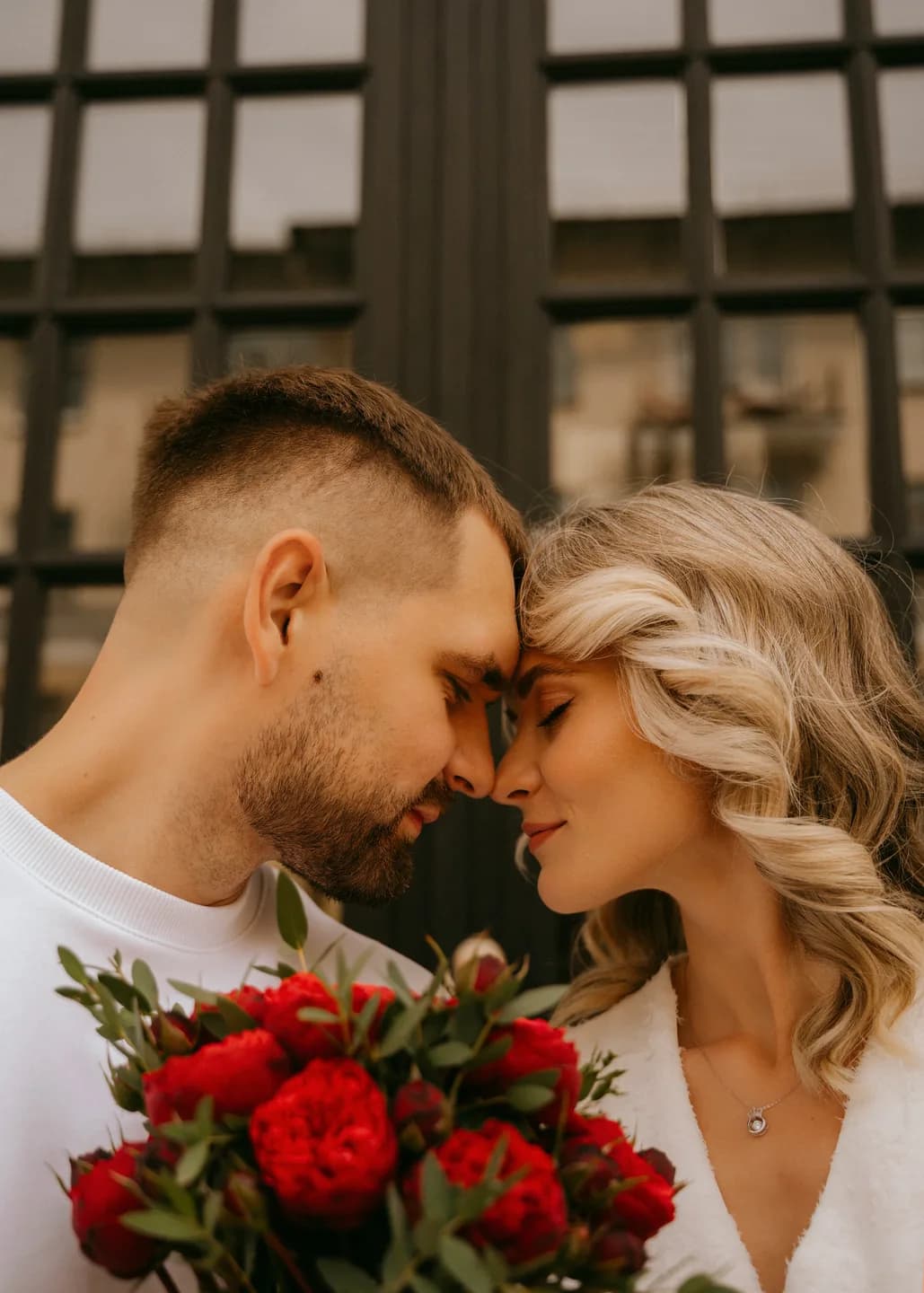 Свадебная прогулка жениха и невесты в старом парке — фотограф Юлия Образцова